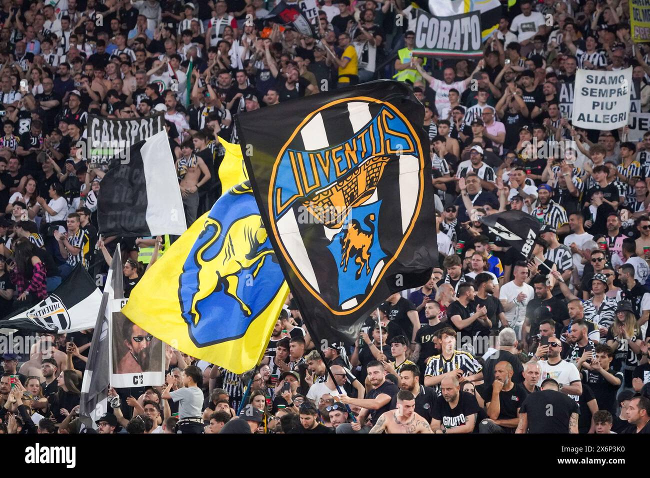 Rom, Italie. Mai 2024. Fans des Juventus FC beim italienischen Cup, Coppa Italia, Finale des Fußballspiels zwischen Atalanta BC und Juventus FC am 15. Mai 2024 im Stadio Olimpico in Rom, Italien - Foto Morgese-Rossini/DPPI Credit: DPPI Media/Alamy Live News Stockfoto