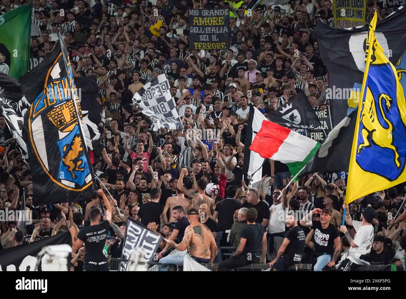 Rom, Italie. Mai 2024. Fans des Juventus FC beim italienischen Cup, Coppa Italia, Finale des Fußballspiels zwischen Atalanta BC und Juventus FC am 15. Mai 2024 im Stadio Olimpico in Rom, Italien - Foto Morgese-Rossini/DPPI Credit: DPPI Media/Alamy Live News Stockfoto