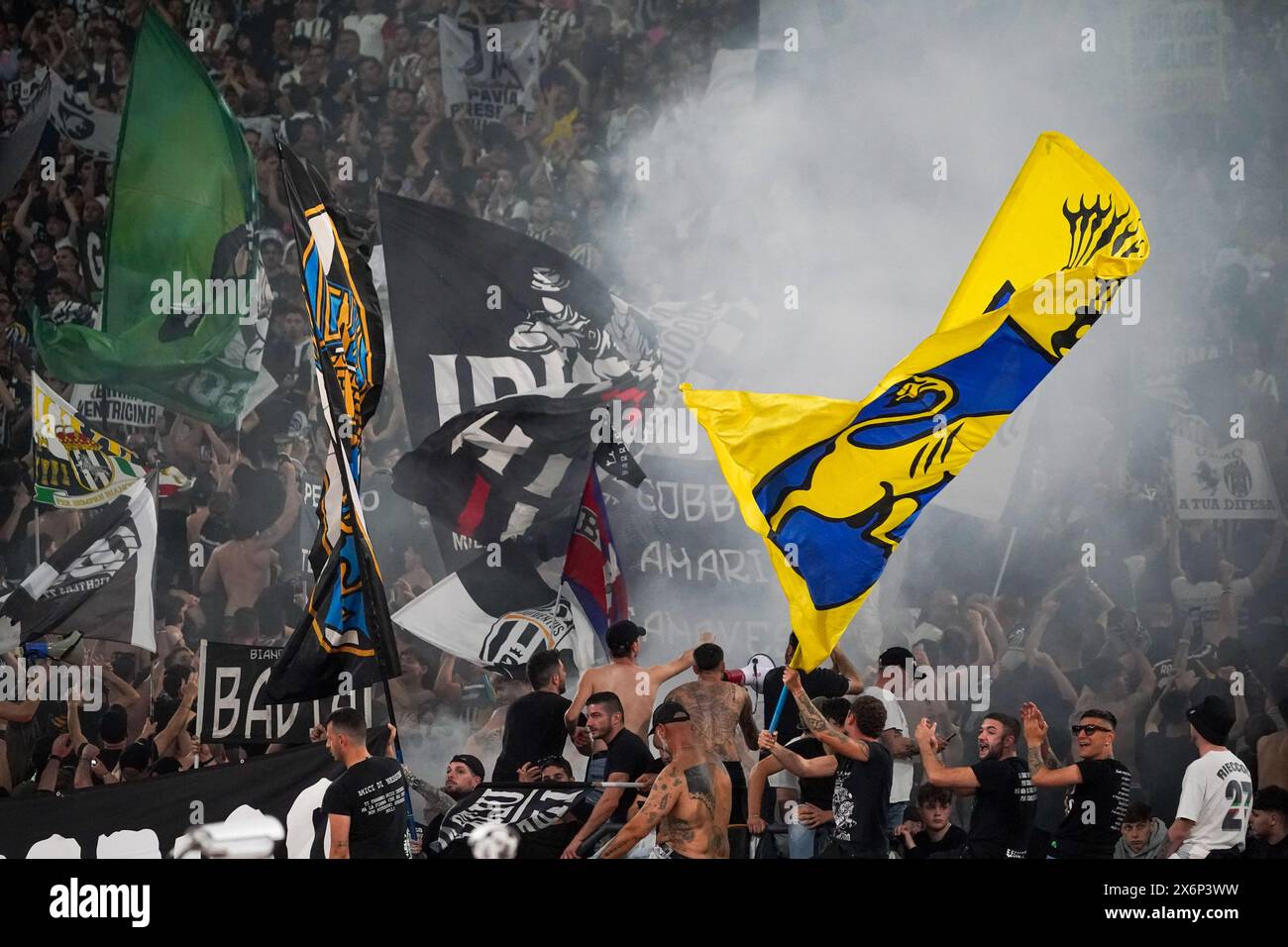 Rom, Italie. Mai 2024. Fans des Juventus FC beim italienischen Cup, Coppa Italia, Finale des Fußballspiels zwischen Atalanta BC und Juventus FC am 15. Mai 2024 im Stadio Olimpico in Rom, Italien - Foto Morgese-Rossini/DPPI Credit: DPPI Media/Alamy Live News Stockfoto