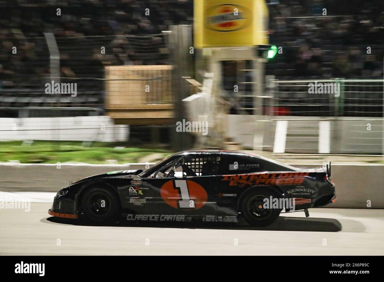 Delaware, Kanada. Am 10. Mai 2024 öffnet der Delaware Speedway die Türen für den Auftakt der 72. Staffel. Super Stocks Fahrer Trevor Collver (1) von Ailsa Crai Stockfoto