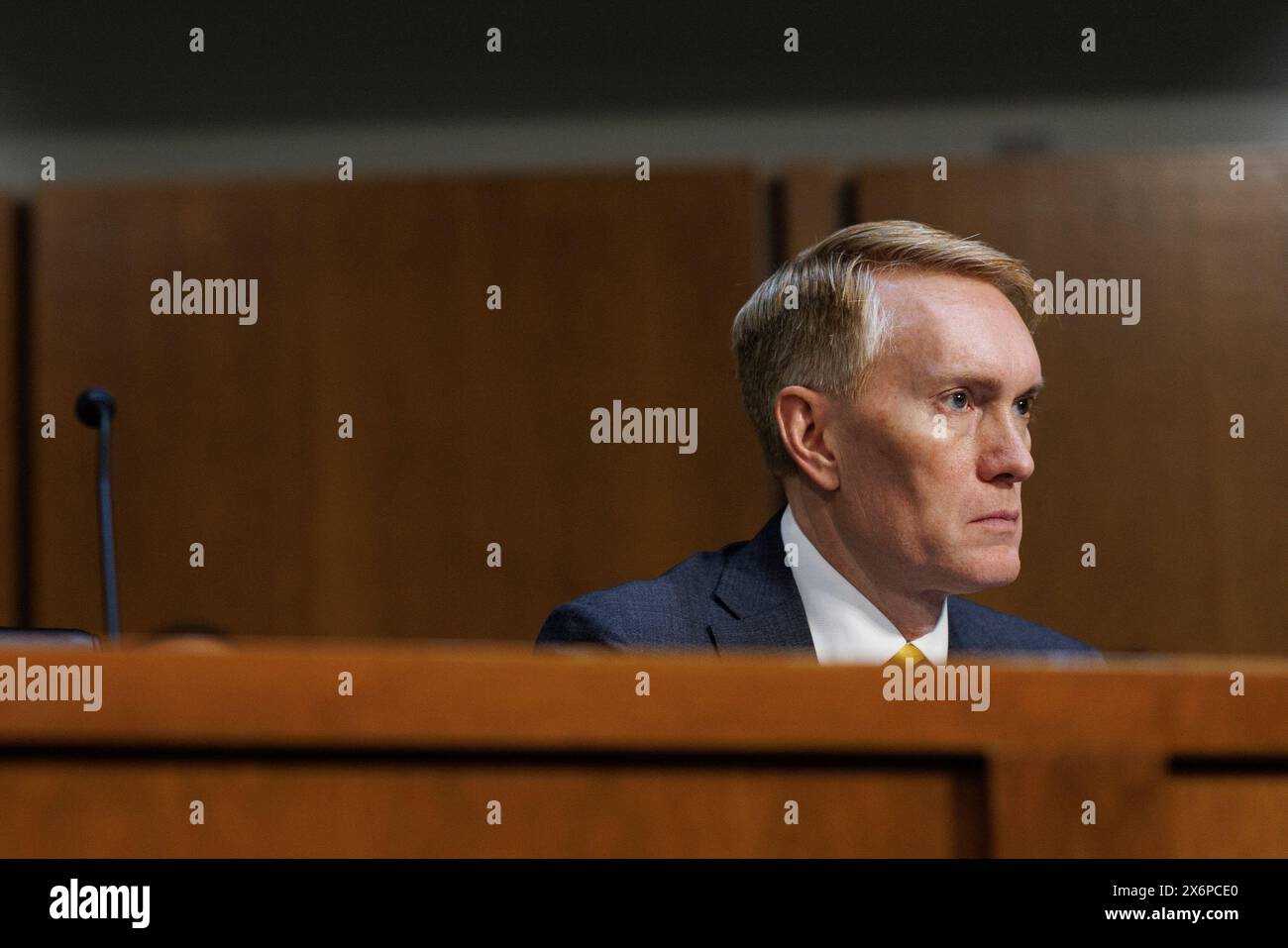 Der US-Senator James Lankford (Republikaner von Oklahoma) wird am Mittwoch, den 15. Mai, in Washington, DC, USA, während einer Anhörung des Senats über die Sicherung der US-Wahlen zu sehen sein. 2024. Foto: Aaron Schwartz/CNP/ABACAPRESS. KOM Stockfoto