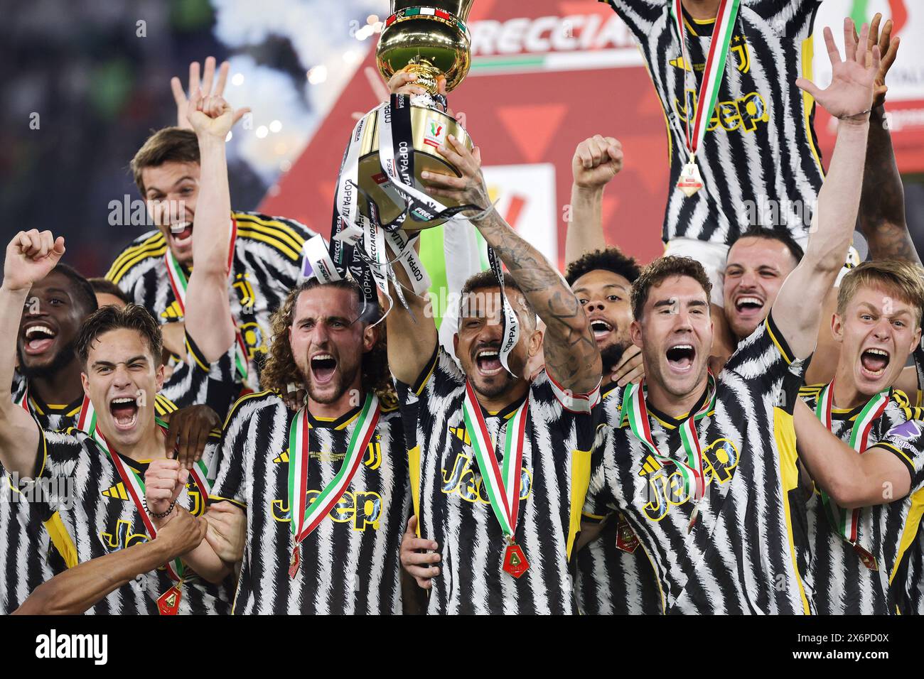 Rom, Italie. Mai 2024. Die Spieler von Juventus feiern den Sieg am Ende des italienischen Pokals, Coppa Italia, das Fußballfinalspiel zwischen Atalanta BC und Juventus FC am 15. Mai 2024 im Stadio Olimpico in Rom, Italien - Foto Federico Proietti/DPPI Credit: DPPI Media/Alamy Live News Stockfoto