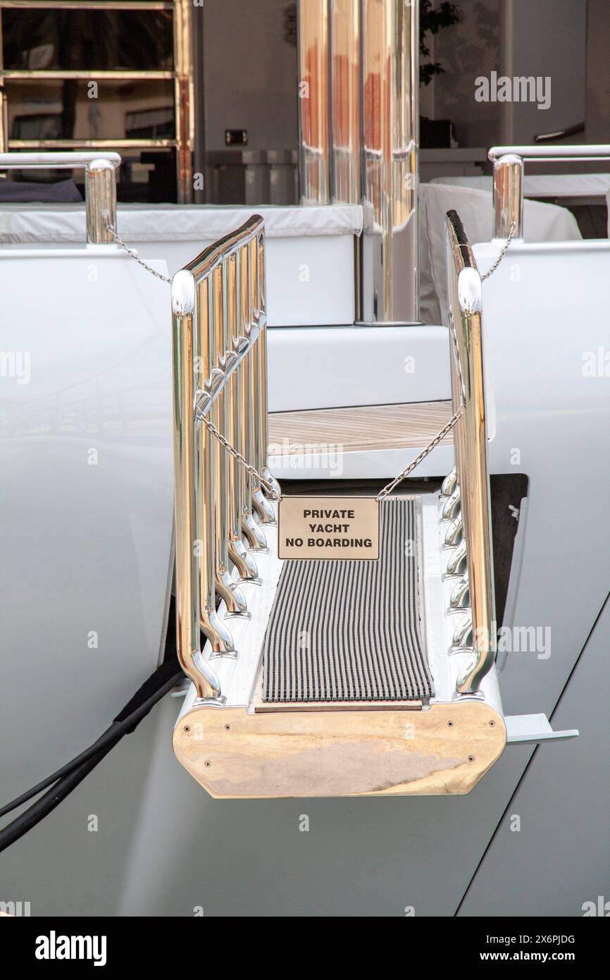 Zugang zum Gang auf dem Kreuzfahrtschiff Stockfoto