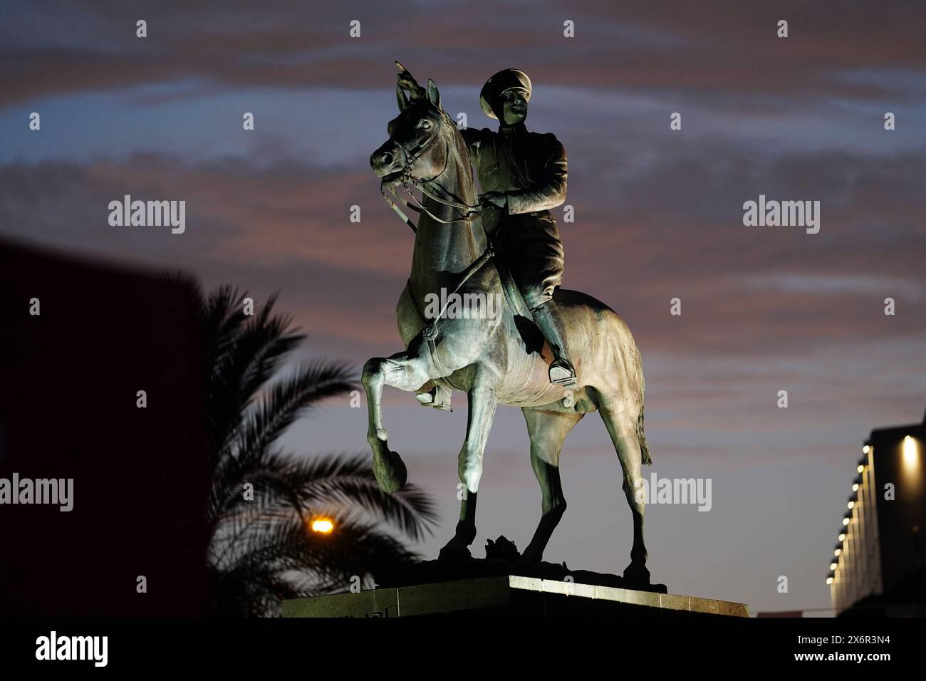 IZMIR, TURKIYE - 22. OKTOBER 2023: Izmir Atatürk Monument auf dem Platz der Republik, Stadt Alsancak Stockfoto