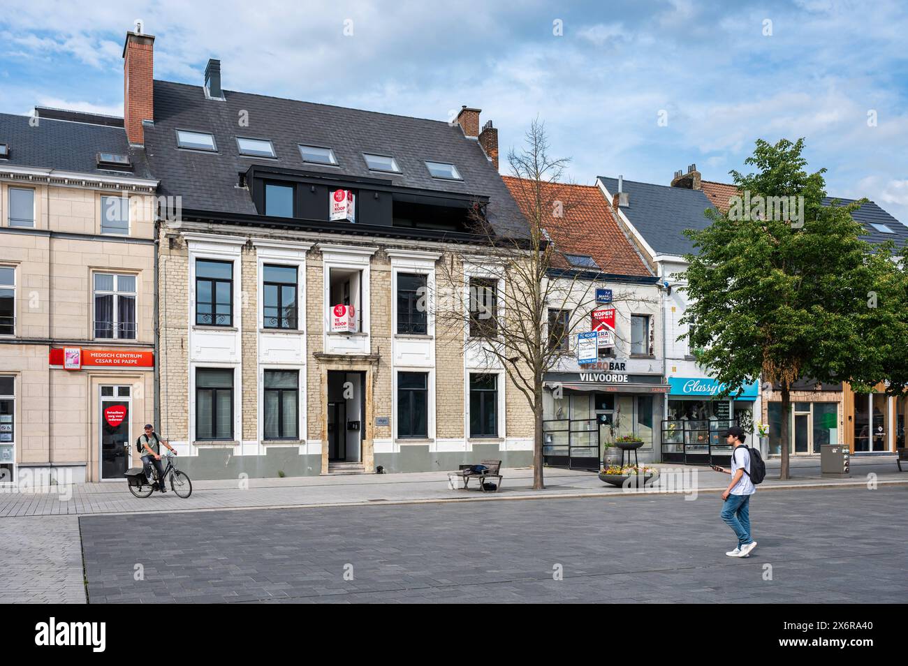 Vilvoorde, Flämisch Brabant, Belgien - 14. Mai 2024 - der autofreie Markt der Stadt mit spielenden Kindern Stockfoto