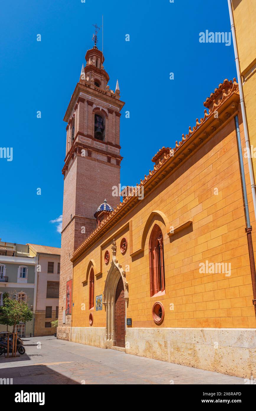 Valencia, Spanien. Mai 2024. Blick auf die Kirche San Nicolas, eine historische Gebäudemischung aus gotischem und barockem Stil Stockfoto