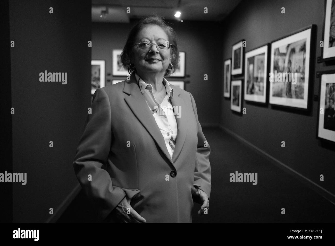 Madrid, Spanien. Mai 2024. Die Fotografin Cristina Garcia Rodero posiert bei der Eröffnung ihrer Ausstellung „Hidden Spain“ im Circulo de Bellas Artes am 16. Mai 2024 in Madrid (Foto: Oscar Gonzalez/SIPA USA) Credit: SIPA USA/Alamy Live News Stockfoto