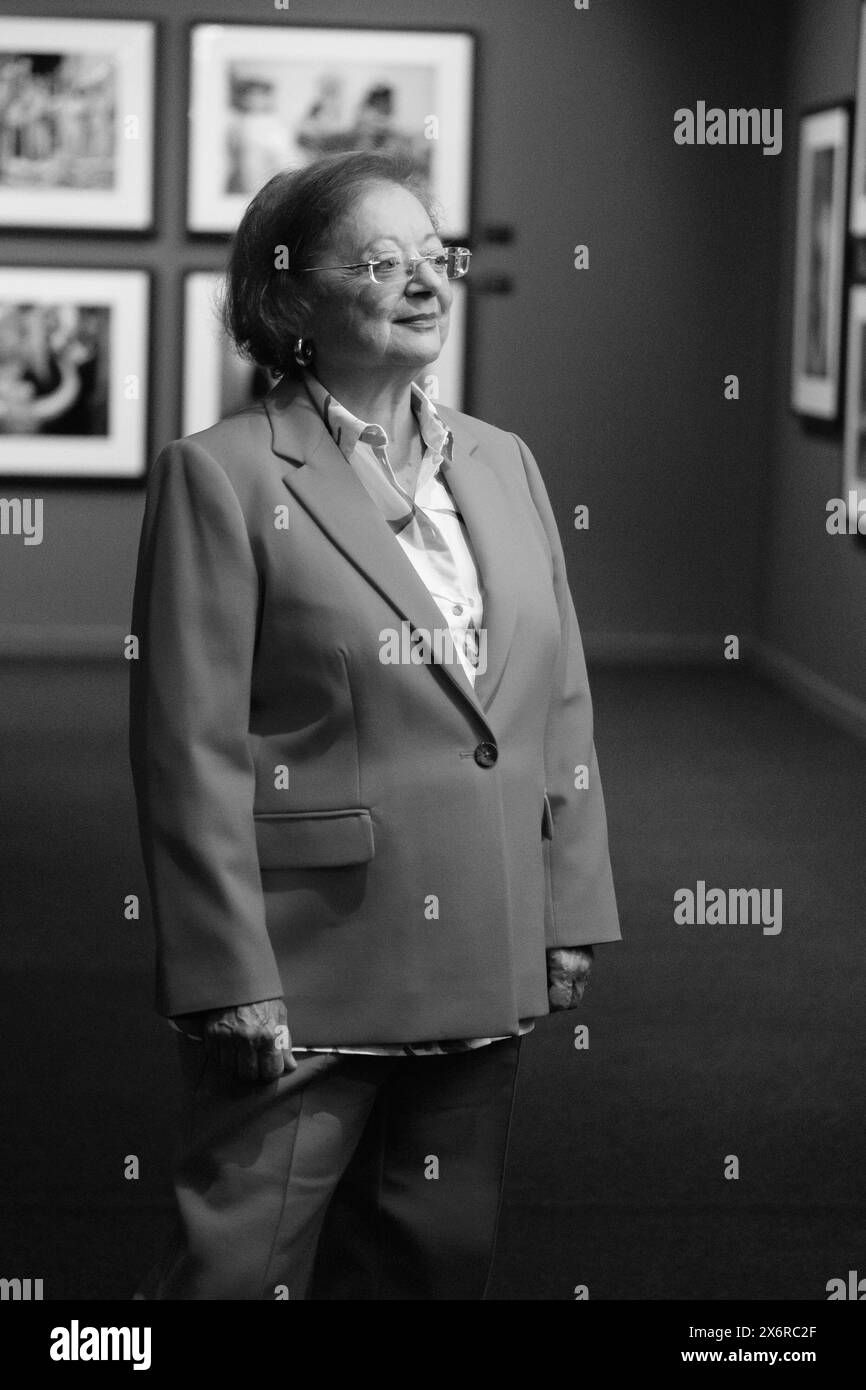 Madrid, Spanien. Mai 2024. Die Fotografin Cristina Garcia Rodero posiert bei der Eröffnung ihrer Ausstellung „Hidden Spain“ im Circulo de Bellas Artes am 16. Mai 2024 in Madrid (Foto: Oscar Gonzalez/SIPA USA) Credit: SIPA USA/Alamy Live News Stockfoto