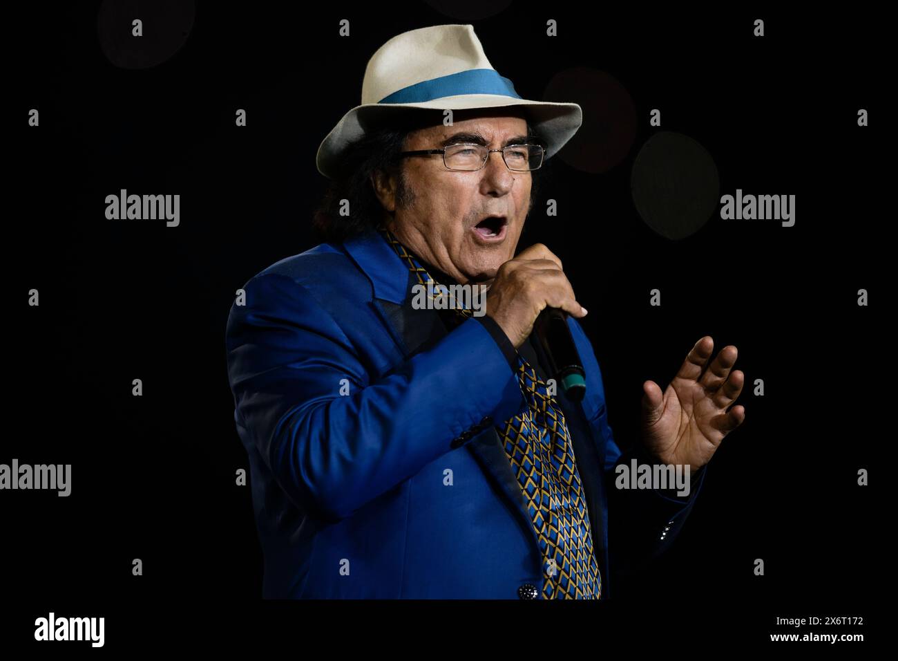 Rom, Italien. 15. Mai 2024. Der italienische Sänger Al Bano (Albano Antonio Carrisi) tritt vor dem Finale des Fußballspiels Atalanta BC und Juventus FC auf. Quelle: Nicolò Campo/Alamy Live News Stockfoto