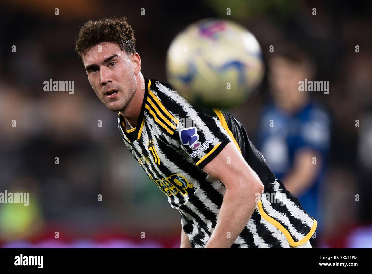 Rom, Italien. 15. Mai 2024. Dusan Vlahovic von Juventus FC sieht den Ball beim Finale des Coppa Italia-Fußballspiels Atalanta BC und Juventus FC. Quelle: Nicolò Campo/Alamy Live News Stockfoto
