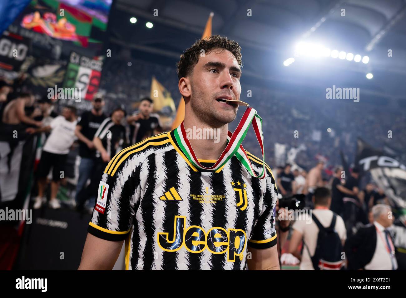Rom, Italien. 15. Mai 2024. Dusan Vlahovic vom Juventus FC feiert am Ende des Finalspiels von Coppa Italia Atalanta BC und Juventus FC. Quelle: Nicolò Campo/Alamy Live News Stockfoto