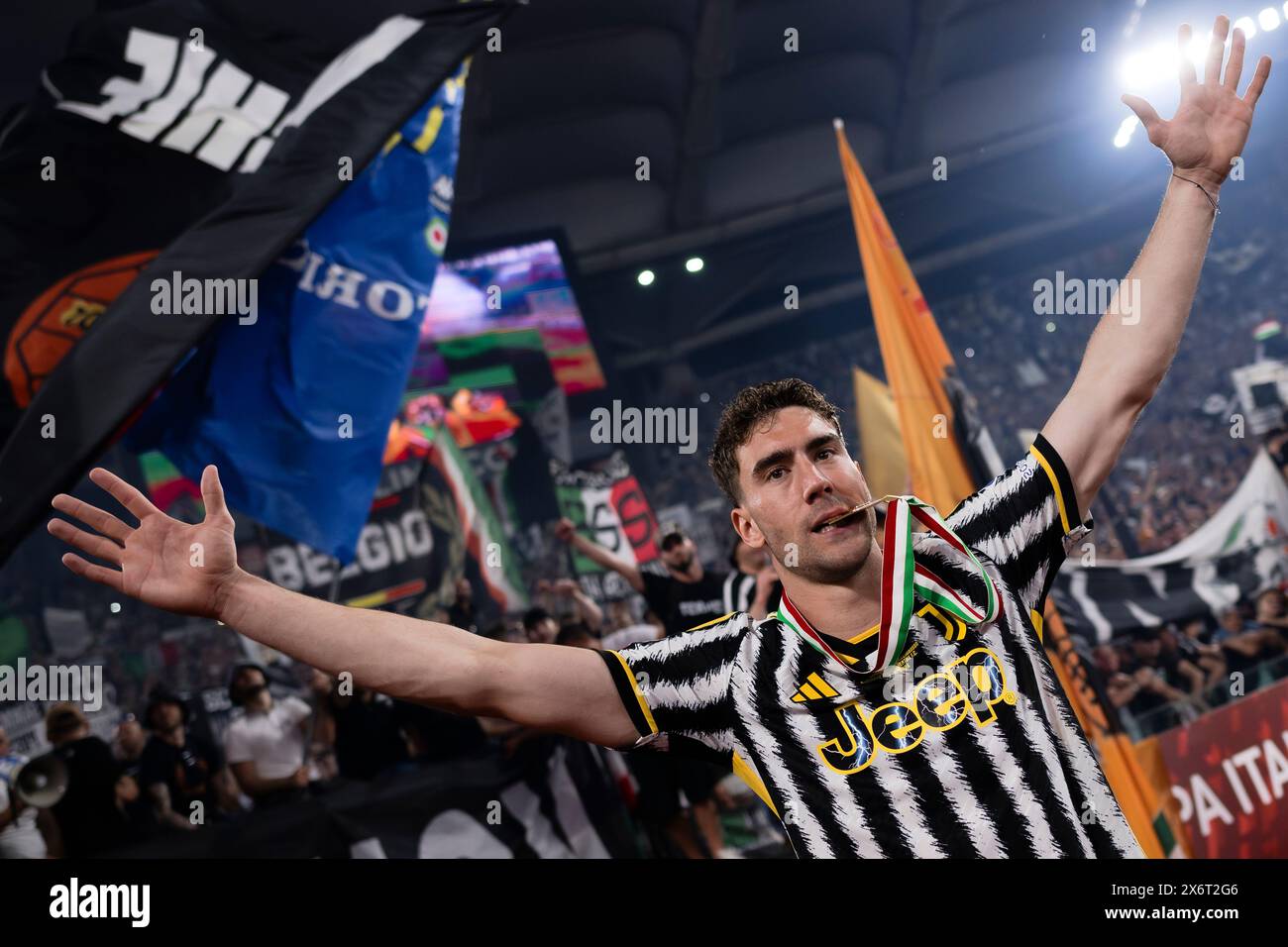 Rom, Italien. 15. Mai 2024. Dusan Vlahovic vom Juventus FC feiert am Ende des Finalspiels von Coppa Italia Atalanta BC und Juventus FC. Quelle: Nicolò Campo/Alamy Live News Stockfoto
