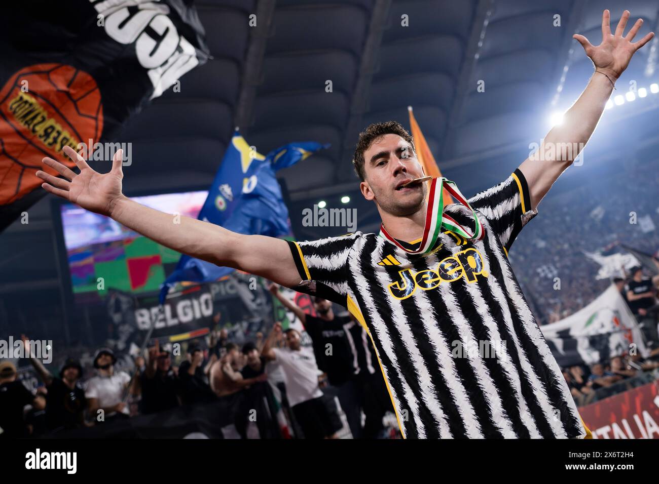 Rom, Italien. 15. Mai 2024. Dusan Vlahovic vom Juventus FC feiert am Ende des Finalspiels von Coppa Italia Atalanta BC und Juventus FC. Quelle: Nicolò Campo/Alamy Live News Stockfoto