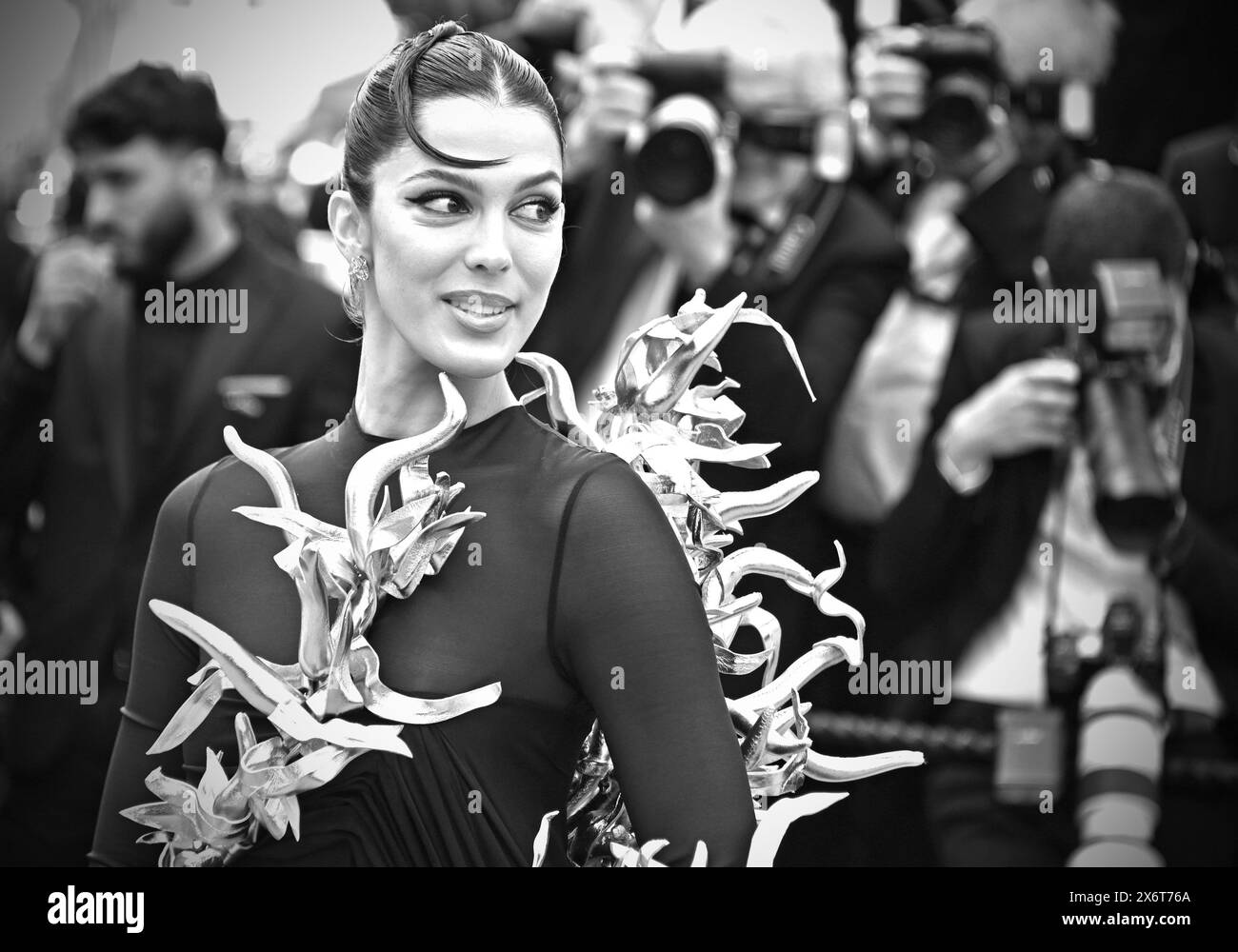 Iris Mittenaere (in Stéphane Rolland) 'Furiosa: A Mad Max Saga' Cannes Film Festival Screening 77. Cannes Film Festival 15. Mai 2024 Credit:Jacky Godard/Photo12 Stockfoto