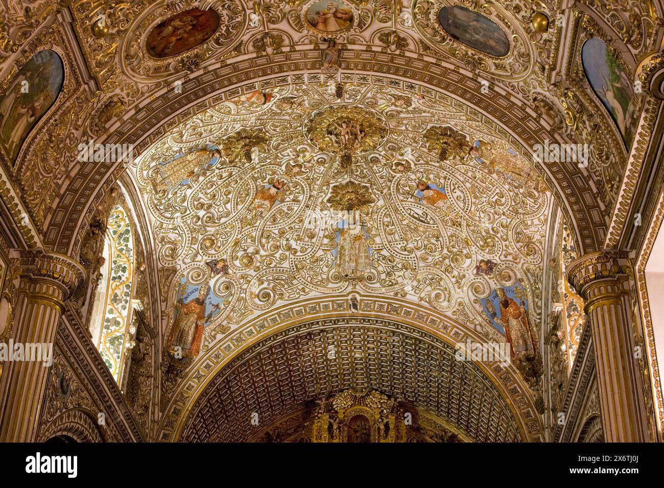 Oaxaca; Mexiko; Nordamerika. Decke der Kirche Santo Domingo, erbaut zwischen 1570 und 1608. Stockfoto
