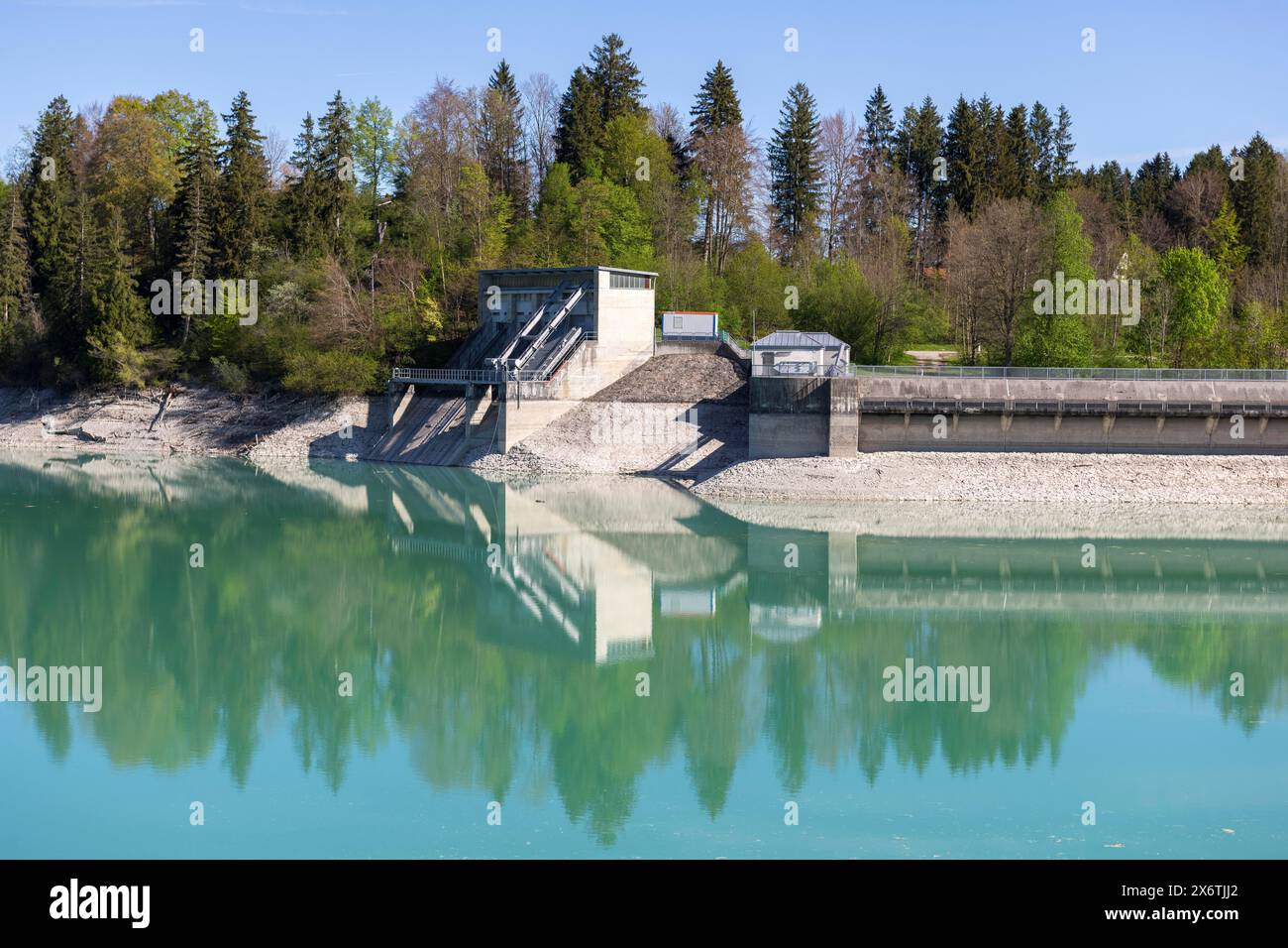 Lech-Stauwerk am Forggensee, Lech, Kraftwerk, Kopfspeicher, Hochwasserschutz, Hochwasserregulierung, Energieerzeugung, Energiespeicherung, Rosshaupten Stockfoto