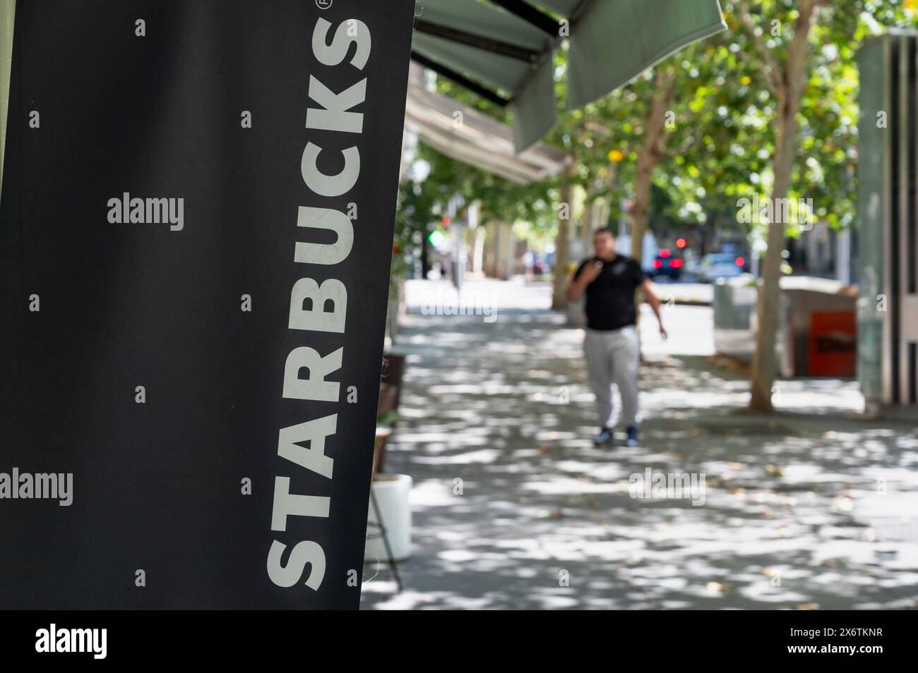 Das Starbucks Coffee Logo der amerikanischen multinationalen Kette ist in Spanien zu sehen. Stockfoto