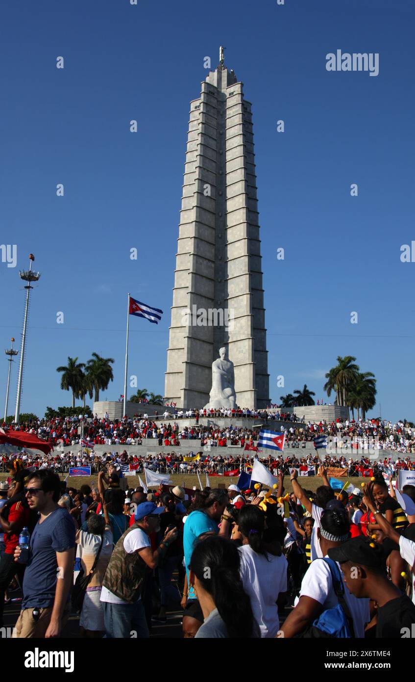 José-Martí-Denkmal und -Statue, Platz der Revolution, Havanna, Kuba, Karibik. Feierlichkeiten zum Tag der Arbeit oder zum 1. Mai 2016. Stockfoto