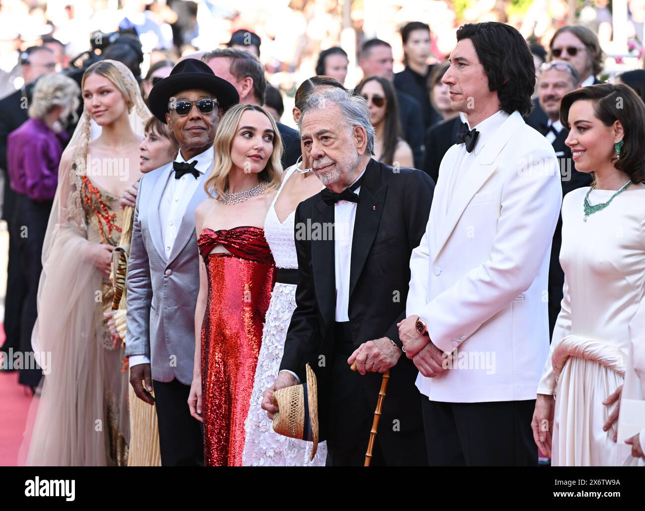 Cannes, Frankreich. Mai 2024. Grace Van der Waal, Giancarlo Esposito, Aubrey Plaza, Francis Ford Coppola, Adam Driver, Laurence Fishburne und Nathalie Emmanuel kommen zur Megalopolis-Premiere, Palais des Festival, Teil der 77. Ausgabe der Filmfestspiele von Cannes. Quelle: Doug Peters/EMPICS/Alamy Live News Stockfoto