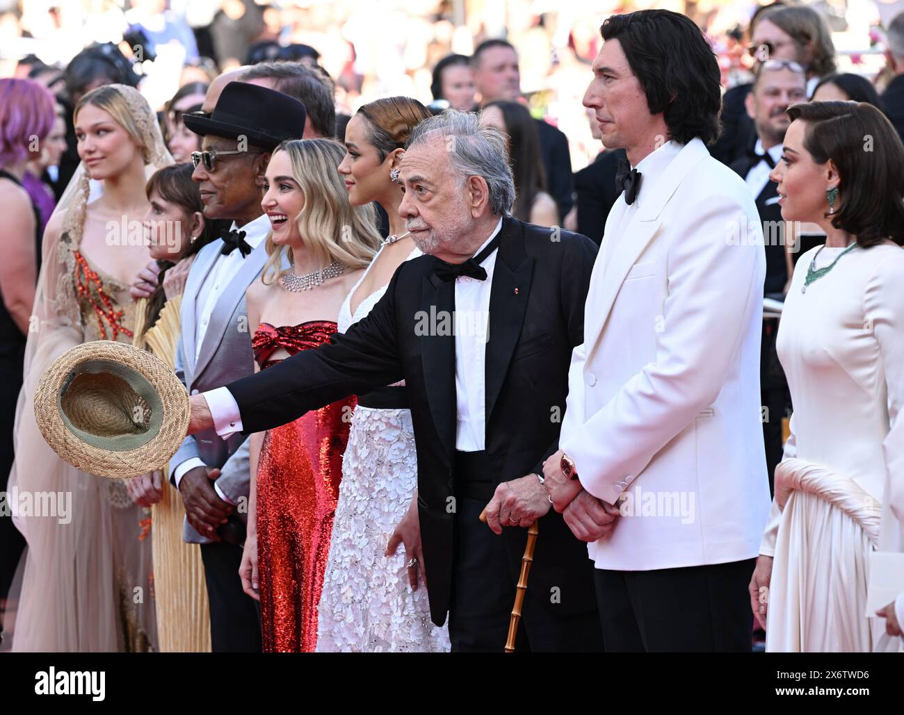 Cannes, Frankreich. Mai 2024. Grace Van der Waal, Giancarlo Esposito, Aubrey Plaza, Francis Ford Coppola, Adam Driver, Laurence Fishburne und Nathalie Emmanuel kommen zur Megalopolis-Premiere, Palais des Festival, Teil der 77. Ausgabe der Filmfestspiele von Cannes. Quelle: Doug Peters/EMPICS/Alamy Live News Stockfoto