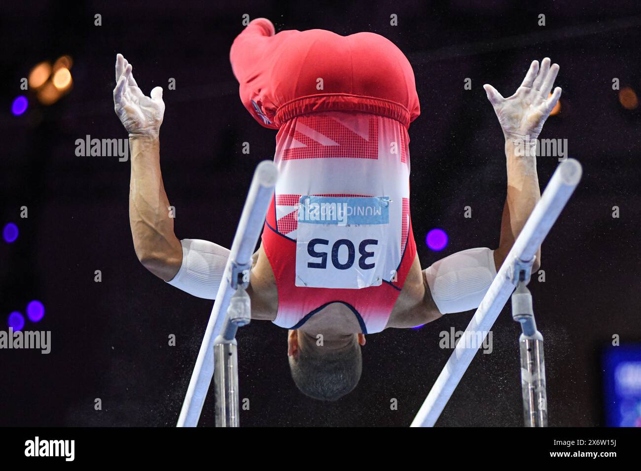 Joe Fraser (Großbritannien, Goldmedaille). Europameisterschaften München 2022: Kunstturnen, Parallel Bar Finals der Herren Stockfoto
