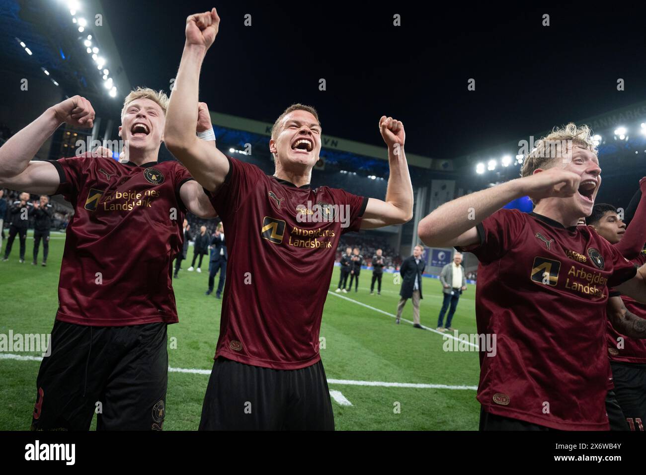 Dänemark. Mai 2024. Die Spieler des FC Midtjylland feiern den Sieg nach dem Spiel der 3F Superliga zwischen dem FC Kopenhagen und dem FC Midtjylland in Parken in Kopenhagen am Donnerstag, den 16. Mai 2024. (Foto: Mads Claus Rasmussen/Ritzau Scanpix) Credit: Ritzau/Alamy Live News Stockfoto