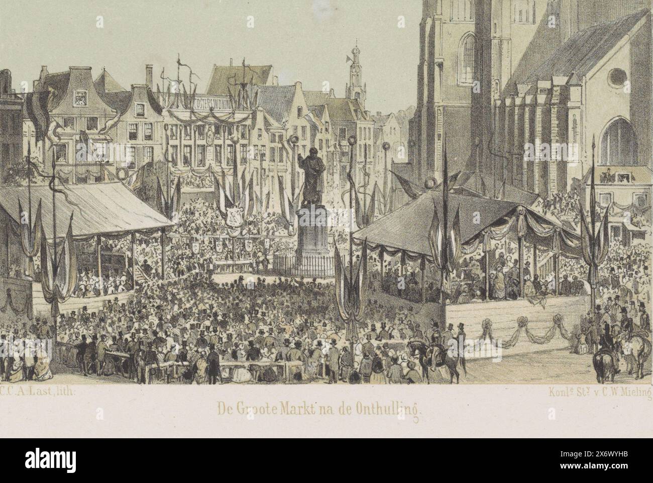 Grote Markt nach der Enthüllung der Statue von Laurens Coster, 1856, de Groote Markt nach der Enthüllung (Titel über Objekt), sechs Festplatten rund um die Enthüllung der Statue von Coster, 1856 (Serientitel), Blick auf den Grote Markt in Haarlem nach der Enthüllung der Statue von Laurens Coster vom 15. bis 17. Juli 1856. Teil einer Serie von sechs Festtafeln rund um die Enthüllung der Statue., Druck, Druckerei: Carel Christiaan Antonius Last, (erwähnt auf Objekt), Drucker: Koninklijke Nederlandse Steendrukkerij van C.W. Mieling, (erwähnt auf Objekt), Druckerei Stockfoto