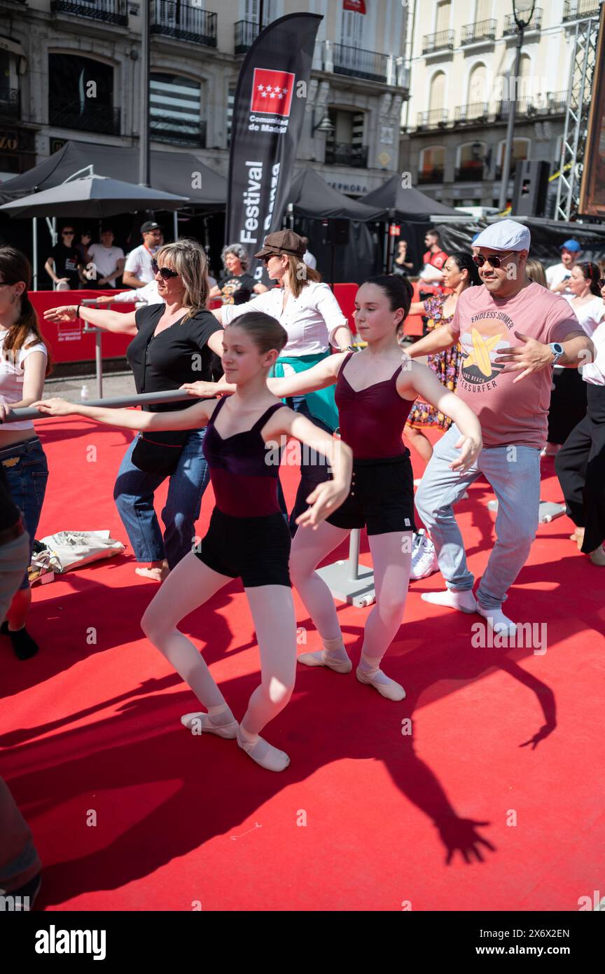 Ballettversuche in Puerta del Sol während des Festivals Madrid en Danza 2024 in Madrid, Spanien Stockfoto