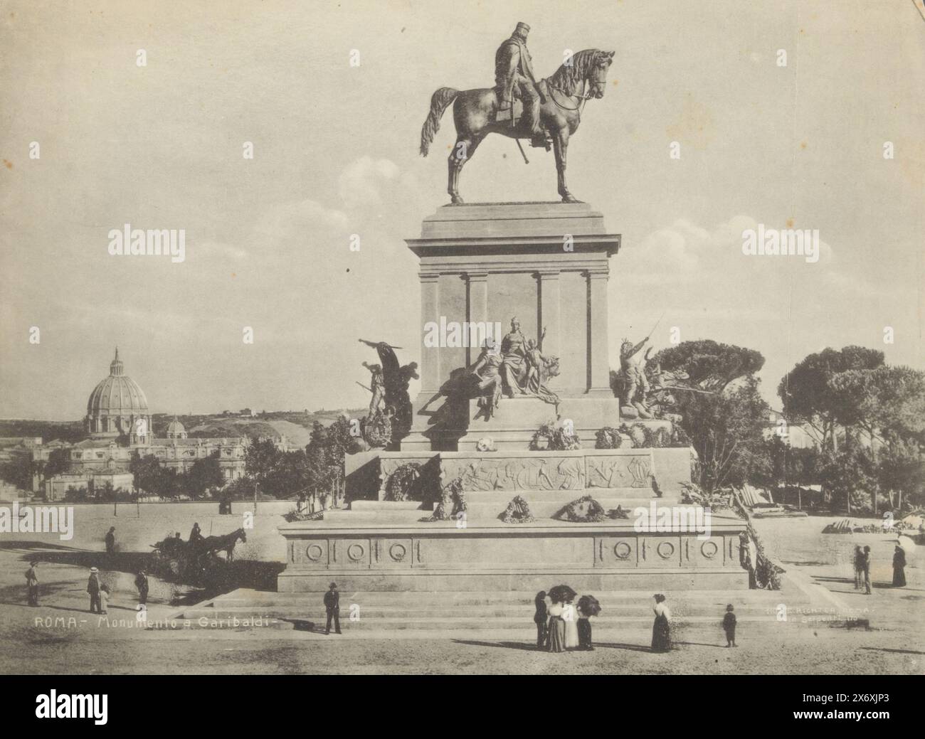 Garibaldi-Denkmal in Rom, Monumento a Garibaldi (Titel auf Objekt), Roma (Titel auf Objekt), fotomechanischer Druck, Ernesto Richter, (erwähnt auf Objekt), anonym, nach der Skulptur von: Emilio Gallori, 1895 - 1910, Papier, Kollotype, Höhe, 174 mm x Breite, 238 mm Stockfoto