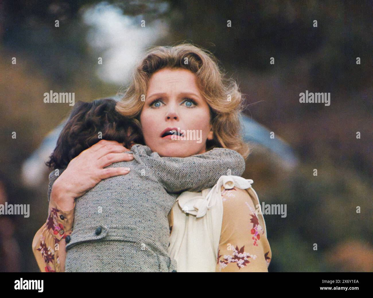 Lee Remick, Harvey Spencer Stephens, am Set des Films The Omen, 20th Century Fox, 1976 Stockfoto