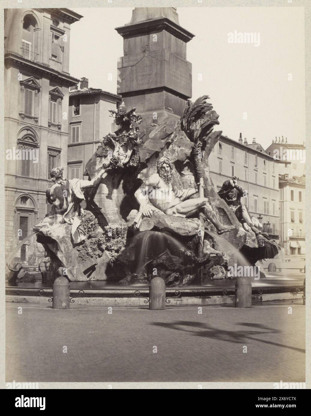 Vier-Flüsse-Brunnen auf der Piazza Navona in Rom, Bernini-Brunnen mit Obelisken auf der Piazza Navona (Titel auf dem Objekt), Teil des Fotoalbums mit Aufnahmen von Sehenswürdigkeiten und Kunstwerken in Rom., Foto, anonym, Piazza Navona, ca. 1860 - ca. 1900, fotografische Unterstützung, Albumendruck, Höhe, 247 mm x Breite, 197 mm Stockfoto