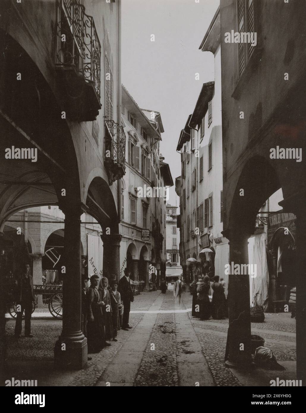 Straßenansicht in Lugano, Lugano, Vue d'une rue (Titel zum Objekt), fotomechanischer Druck, anonym, anonym, Verlag: Stengel & Co., (erwähnt zum Objekt), Lugano, Verlag: Dresden, 1896, Papier, Kollottyp, Höhe, 290 mm x Breite, 228 mm Stockfoto