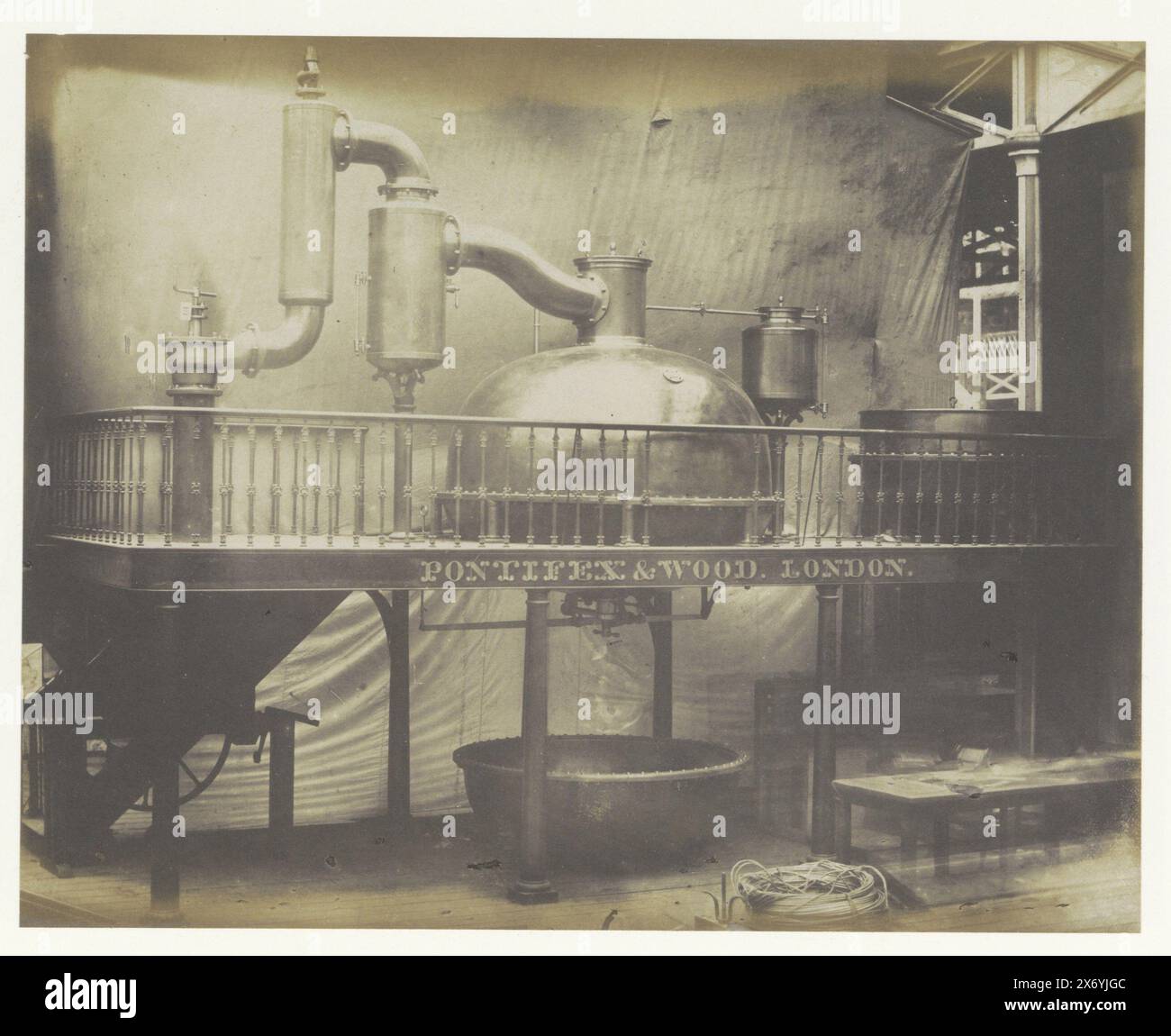 Pontifex und Wood's Vakuummaschine bei der Großen Ausstellung der Werke der Industrie aller Nationen 1851 im Crystal Palace in London, Vakuumapparat. Pontifex and Wood (Titel über Objekt), Fotografie, C.M. Ferrier & F. von Martens, (zugeschrieben), Drucker: Nicolaas Henneman, Drucker: Robert Jefferson Bingham, London, 1851, fotografische Unterstützung, gesalzenes Papier, Höhe, 163 mm x Breite, 204 mm Stockfoto