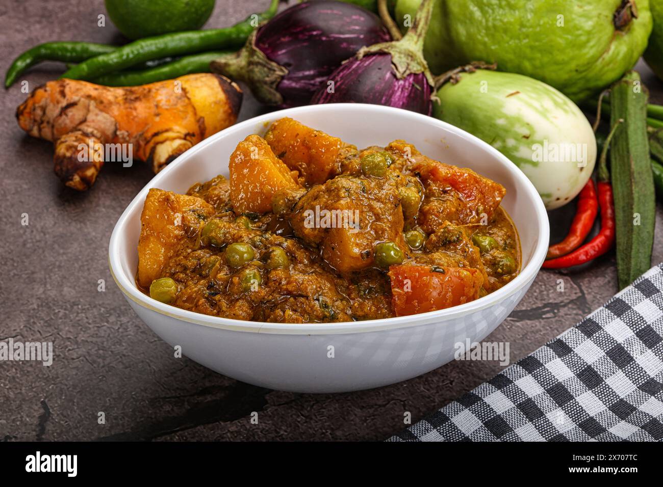 Indische traditionelle Küche Aloo Mutter: Kartoffel mit grünen Erbsen Stockfoto