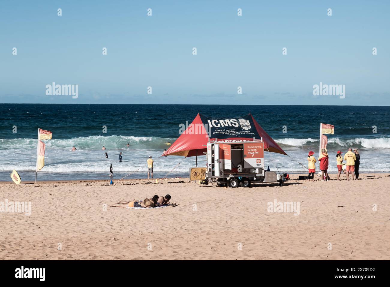 Warriewood Beach, Northern Beaches, Sydney, ist ein wunderschöner, malerischer 500 Meter langer, goldener Sandstrand, der zwischen Mona Vale Headland und Turime verläuft Stockfoto