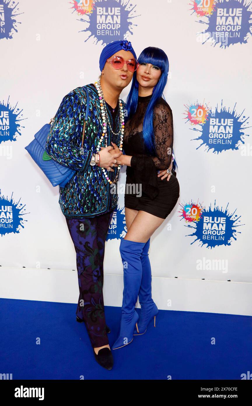 Julian F.M. Stoeckel und Micaela Schäfer beim 20 Jahre Blue man Group Event im Stage Bluemax Theater. Berlin, 16.05.2024 *** Julian F M Stoeckel und Micaela Schäfer beim 20-jährigen Jubiläum Blue man Group Event im Stage Bluemax Theater Berlin, 16 05 2024 Foto:XA.xBuggex/xFuturexImagex Blue man 4545 Stockfoto