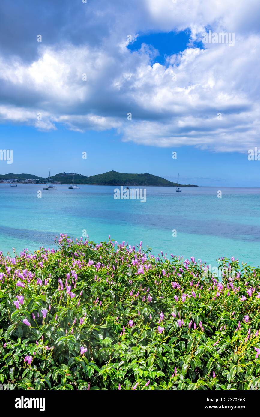 Die Grand Case Bay im französischen Saint Martin Stockfoto