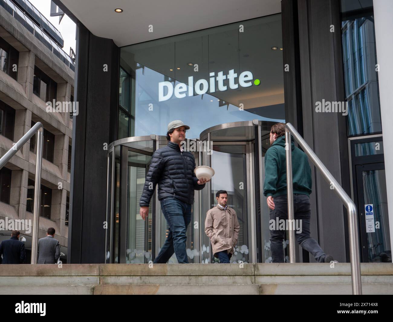 Deloitte Niederlassungen in Central London, Deloitte, sind eine der vier großen Buchhaltungsgesellschaften, auch bekannt als Deloitte Touche Tohmatsu Limited. Stockfoto