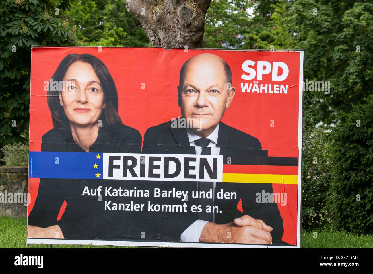 Ludwigshafen, 15. Mai 2024: SPD-Wahlplakat zur Europawahl 2024. Die Partei wirbt mit dem Slogan FRIEDEN. Spitzenkandidat K Stockfoto