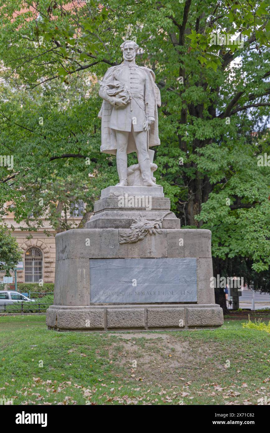 Szeged, Ungarn - 30. Juli 2022: Statue des Grafen Istvan Szechenyi, Gründer und erblicher Präsident der Balaton-Dampfschiffgesellschaft im Stadtpark von Su Stockfoto