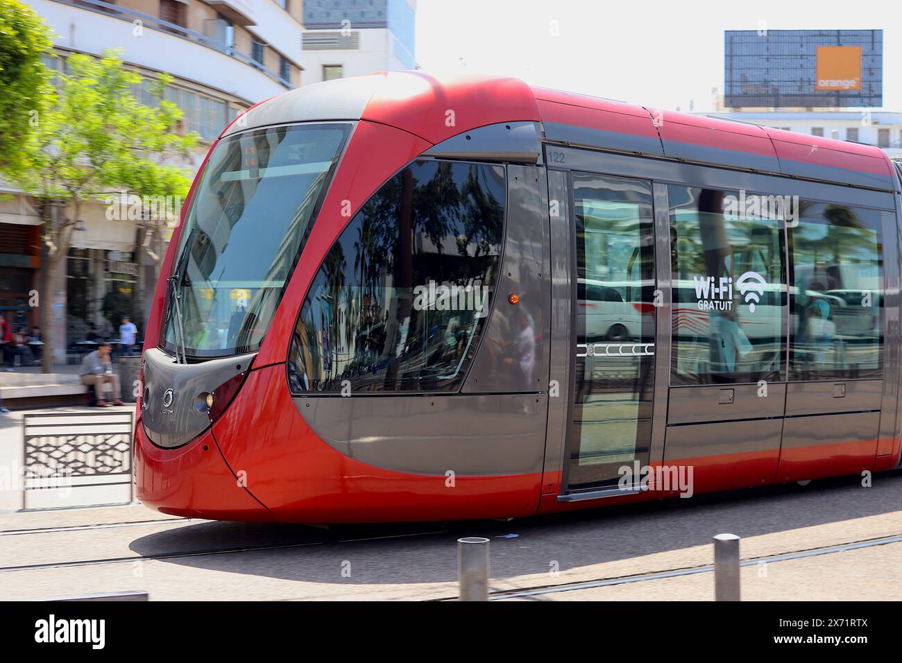 Alstom hat sechsundsechzig Straßenbahneinheiten des Typs Citadis X05 für Casa Transports gebaut und geliefert, eine in Marokko ansässige öffentliche Verkehrsbehörde im Wert von 130 Mio. € Stockfoto
