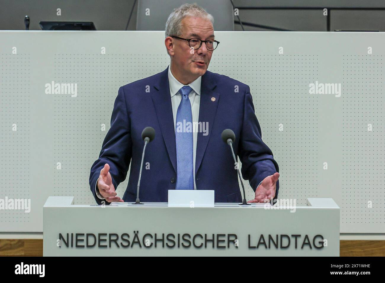 Fundament der Freiheit, 75 Jahre Grundgesetz Feierstunde 75 Jahre Grundgesetz, Festrede, Prof. Dr. Andreas Busch, Professor für Politikwissenschaft, Georg-August-Universität Göttingen Hannover Niedersächsischer Landtag Niedersachsen Deutschland *** Grundgesetz, 75 Jahre Grundgesetz Zeremonie 75 Jahre Grundgesetz, Rede, Prof. Dr. Andreas Busch, Professor für Politikwissenschaft, Georg-August-Universität Göttingen Hannover Niedersächsischer Landtag Niedersachsen Deutschland Stockfoto