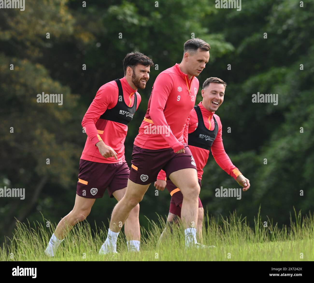 Oriam Sports Centre Edinburgh.Scotland.UK.17. Mai 24 Hearts Scott Fraser, Lawrence Shankland & Barrie McKay Training Session für Cinch Premiership Match vs. Rangers Credit: eric mccowat/Alamy Live News Stockfoto