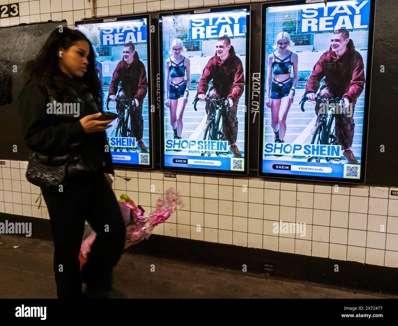 Werbung für den chinesischen Fast-Fashion-Einzelhändler Shein in der U-Bahn in New York am Sonntag, den 12. Mai 2024. Shein soll sich in London auf einen Börsengang vorbereiten. Das Unternehmen hatte bei seinem IPO-Versuch regulatorische Probleme in den USA. (© Richard B. Levine) Stockfoto