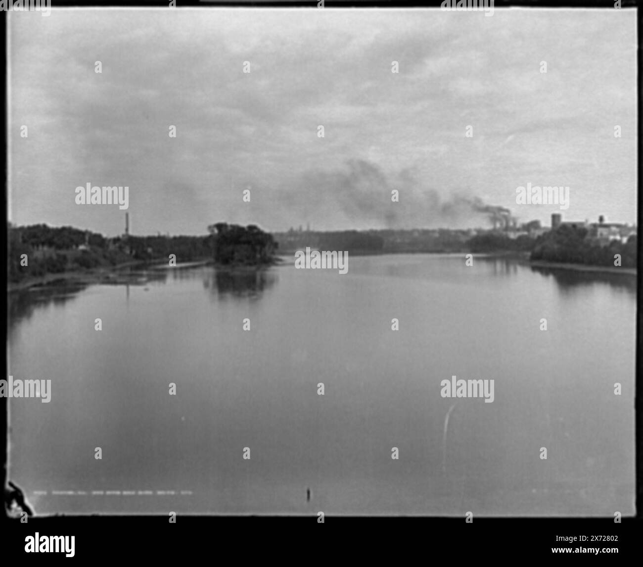 Rockford, Illinois, Blick auf den Rock River, unterhalb der Stadt, Detroit Publishing Co. No 01989., Geschenk; State Historical Society of Colorado; 1949, Rivers. , Usa, Illinois, Rockford. , Usa, Illinois, Rock River. Stockfoto