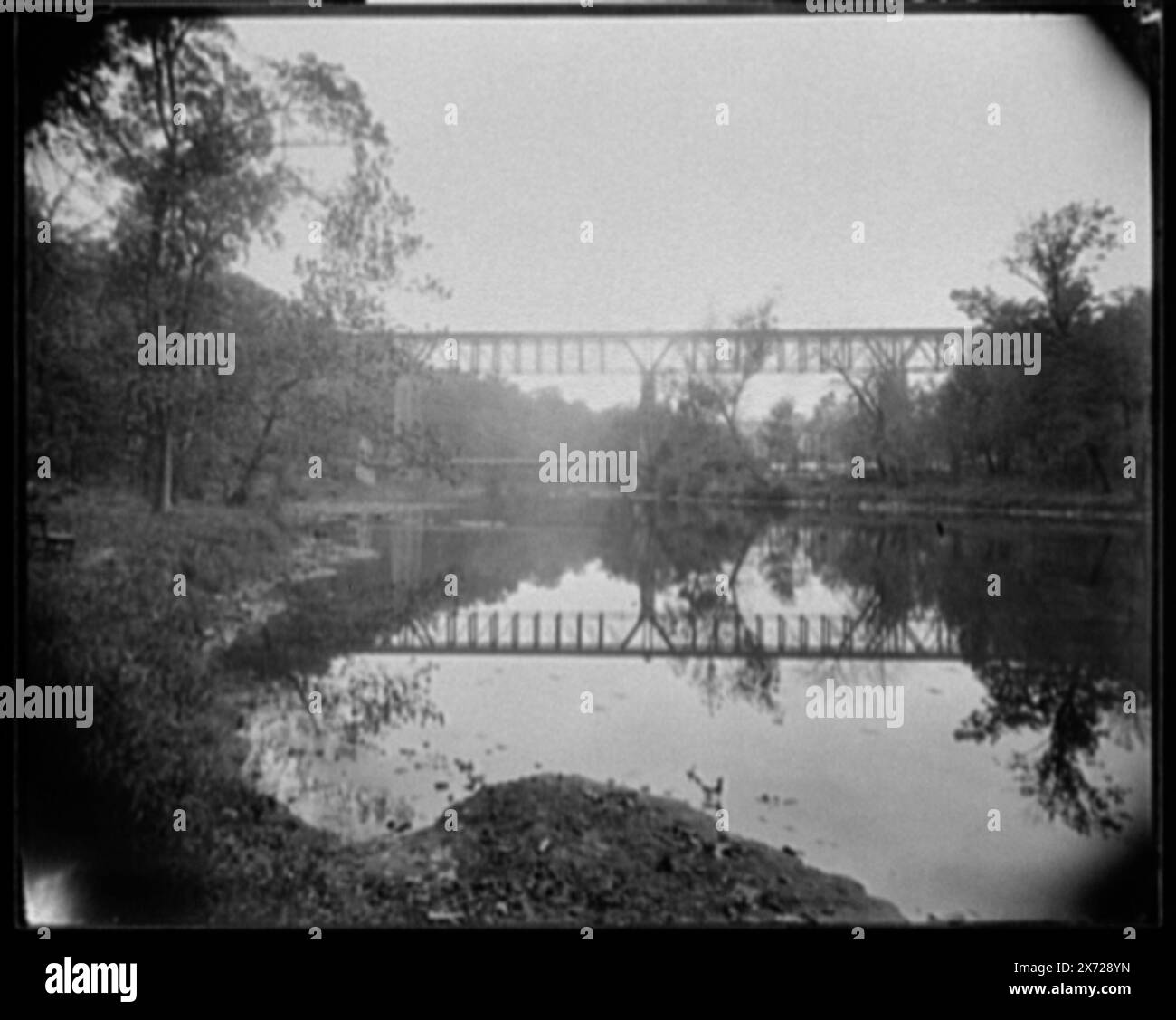 Brandywine im Auftrag der Baltimore & Ohio Railroad., Detroit Publishing Co. No. 01873., Geschenk; State Historical Society of Colorado; 1949, Streams. , Eisenbahnbrücken. , Usa, Pennsylvania, Brandywine Creek. Stockfoto