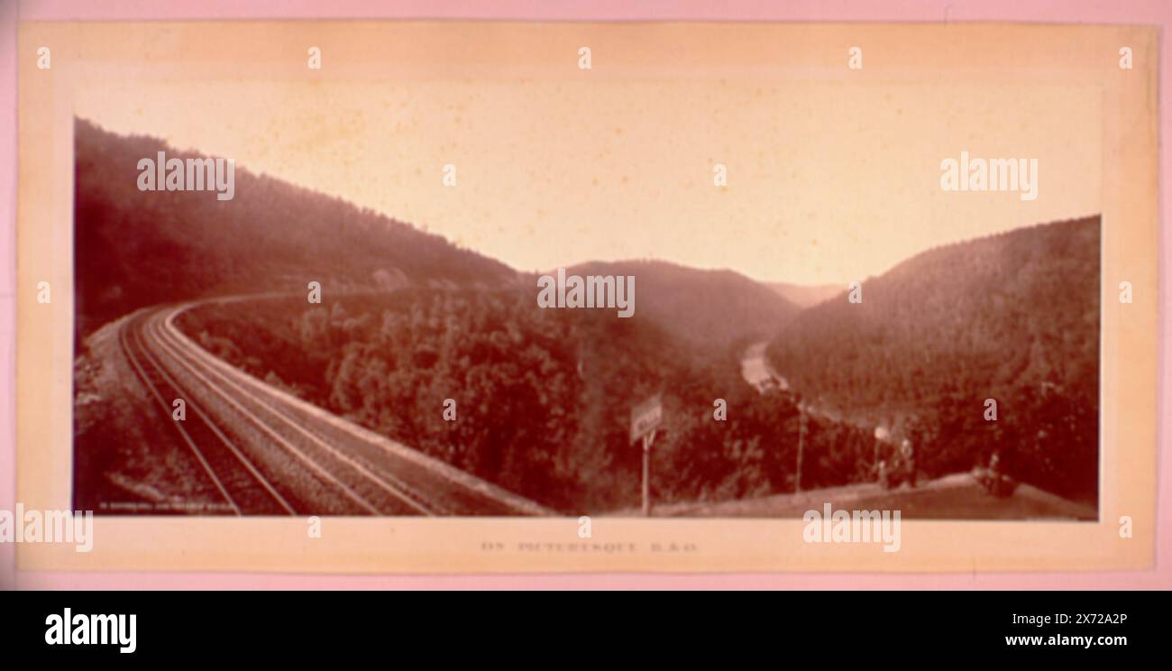 Buckhorn Wall, 2500 Meter über dem Meeresspiegel, Blick auf Eisenbahnschienen und Menschen bei einem malerischen Blick auf das Tal und den Cheat River., „W. H. Jackson & Co., Denver“. Und '30' auf Print., Auftragswerk von Baltimore and Ohio Railroad. Titel auf Mount, 'on Picture B. & O.'., No Detroit Publishing Co. No., Purchase; 1990, Scenic Overlooks. , Eisenbahngleise. , Täler. , Usa, West Virginia. Stockfoto