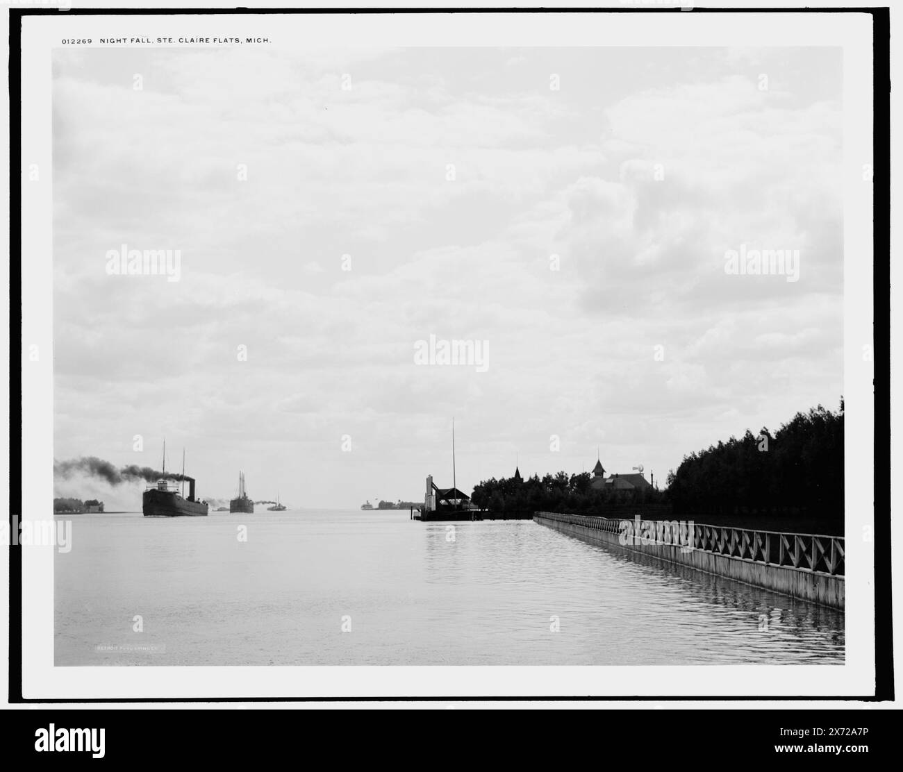Nachtwind, Ste. Claire, d. h. Saint Clair Flats, mir., Transparenztitel: Nightfall on the St. Clair River., entsprechende Glastransparenz (gleicher Seriencode) verfügbar auf Videodisc Frame 1A-29392., Detroit Publishing Co.-Nr. 012269., Geschenk; State Historical Society of Colorado; 1949, Rivers. , Sonnenaufgänge und Sonnenuntergänge. , Usa, Michigan, Saint Clair Flats. , Kanada, Ontario, Saint Clair Flats. Stockfoto