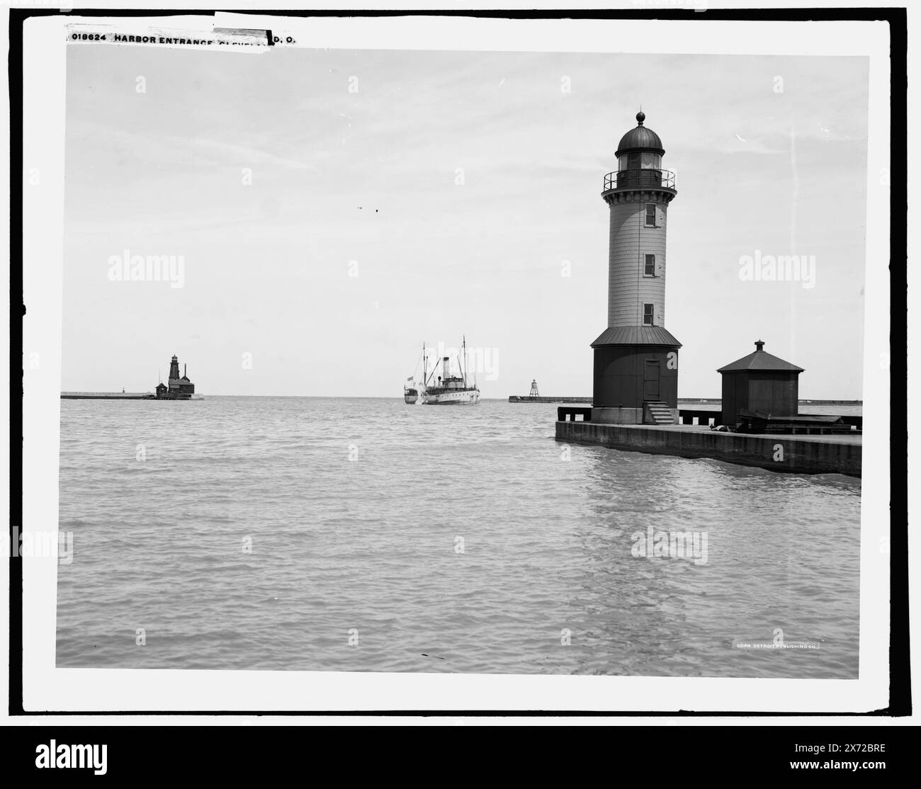Harbor Entrance, Cleveland, Ohio, Detroit Publishing Co.-Nr. 018624., Geschenk; State Historical Society of Colorado; 1949, Leuchttürme. , Hafen. , Usa, Ohio, Cleveland. , Usa, Erie, Lake. Stockfoto