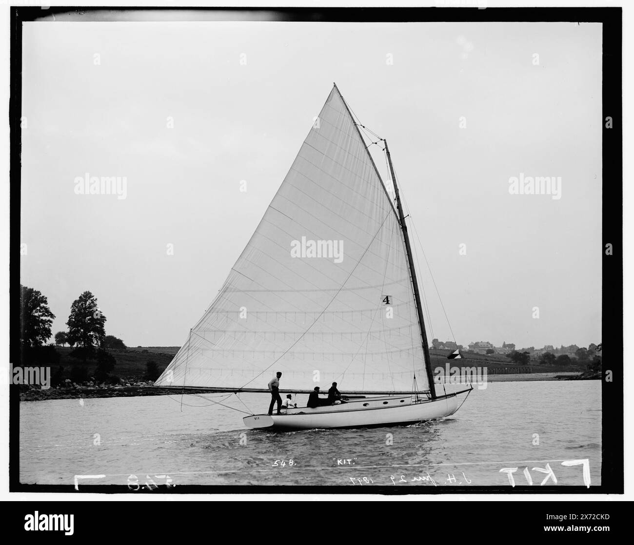 Kit, Attribution basiert auf Titel und Nummerierung., wahrscheinlich Indian Harbor Yacht Club., '548' und 'I.H.' auf negativ., No Detroit Publishing Co.-Nr., Geschenk; State Historical Society of Colorado; 1949, Kit (Yacht), Yachts. Stockfoto